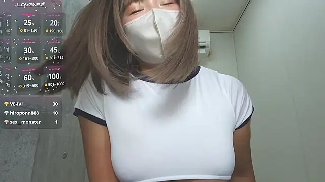 Snapshot of sara__xx__love chatting on October 2025 01:34:01 PM sara xx love online show from October 2025 01:34:01 PM