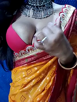 Snapshot of Savita_hotmom chatting on February 2026 04:10:02 PM Savita hotmom online show from February 2026 04:10:02 PM