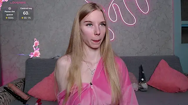 Cutieblondegirl online show from February 2026 06:41:01 PM