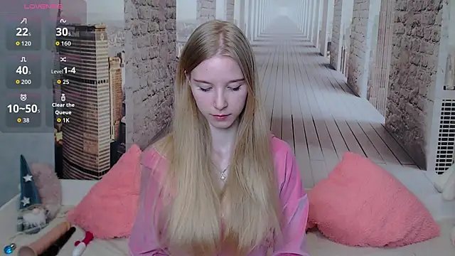 Cutieblondegirl online show from March 2026 10:15:02 AM