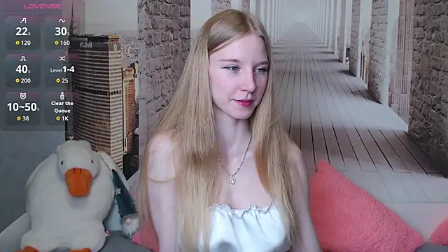 Cutieblondegirl online show from April 2026 06:16:02 PM