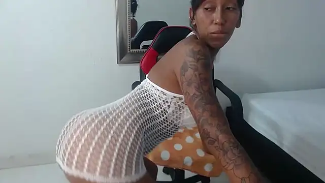 Snapshot of ZashaRomero chatting on December 2024 09:14:02 AM ZashaRomero online show from December 2024 09:14:02 AM