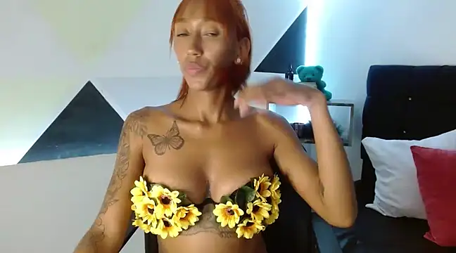 Snapshot of ZashaRomero chatting on March 2025 02:01:02 AM ZashaRomero online show from March 2025 02:01:02 AM