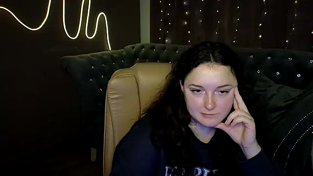 GloriNichols online show from December 2024 12:33:01 PM