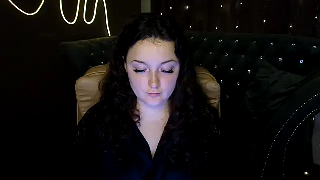 GloriNichols online show from December 2024 01:32:01 PM