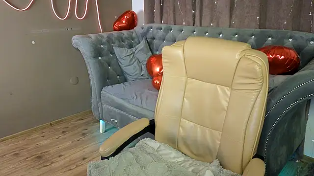 GloriNichols online show from March 2025 06:30:01 AM