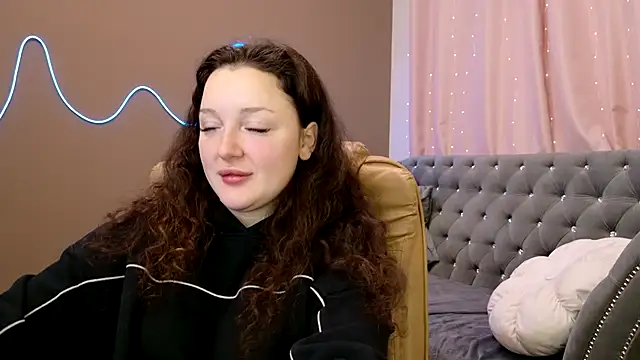 GloriNichols online show from October 2025 05:10:02 AM