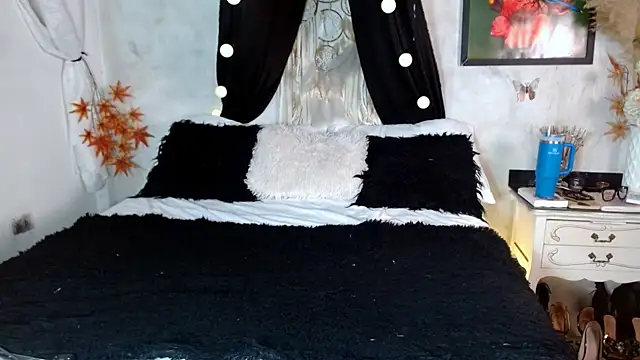 Kyara Queen online show from October 2025 07:01:02 PM