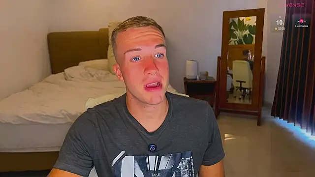 Snapshot of tommy_cumfinger chatting on September 2025 01:51:02 AM tommy cumfinger online show from September 2025 01:51:02 AM