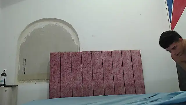 FerneyManti online show from February 2025 06:44:02 PM