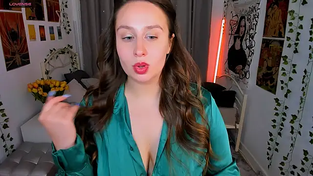 Lattea online show from October 2025 09:13:02 PM