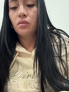 Snapshot of Sara_luna_ chatting on November 2025 12:02:01 AM Sara luna online show from November 2025 12:02:01 AM