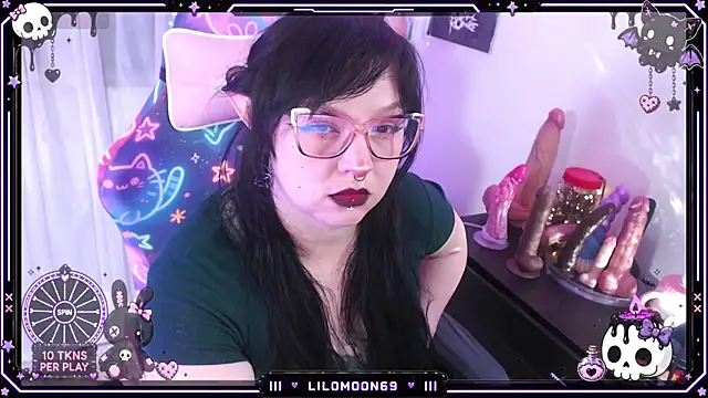 Snapshot of LiloMoon69 chatting on July 2026 07:56:01 AM LiloMoon69 online show from July 2026 07:56:01 AM