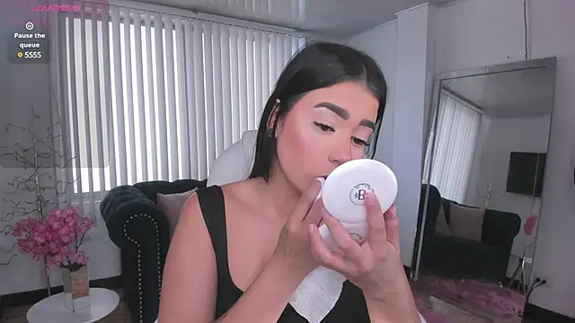 amelie jhons online show from March 2025 08:31:02 PM