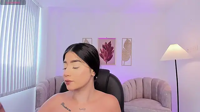 amelie jhons online show from October 2025 08:22:01 PM