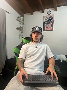 Valentino Xander online show from November 2025 11:36:02 PM