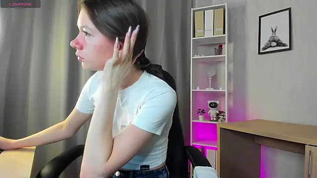 Nicole Charm online show from March 2025 08:00:01 PM