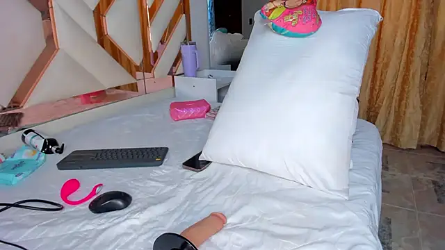 CintiaVega online show from October 2025 12:24:02 PM