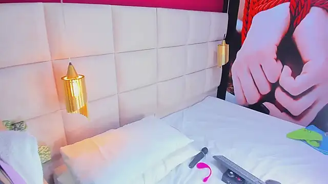 Amberluy online show from April 2026 07:04:02 PM