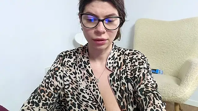 Jullyenn3 online show from February 2025 05:49:02 PM