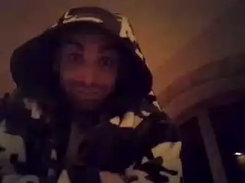 Snapshot of DrbigdickUK chatting on January 2025 10:33:02 PM DrbigdickUK online show from January 2025 10:33:02 PM