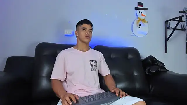 Rob saenz  online show from December 2024 01:43:02 PM