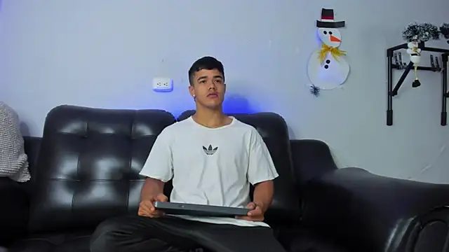 Rob saenz  online show from December 2024 01:49:01 PM