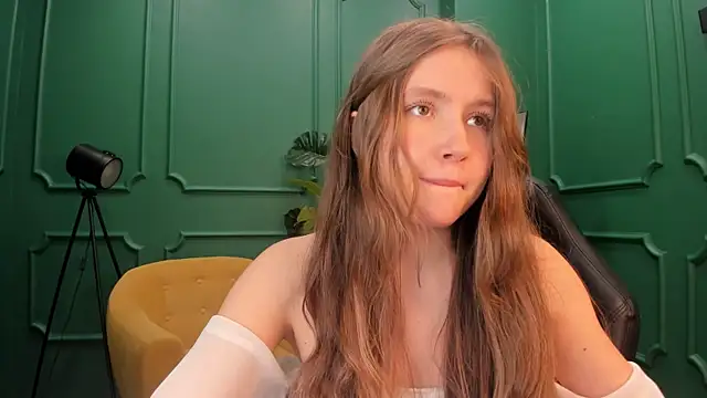 Snapshot of MaryannSoftt chatting on January 2025 06:39:01 PM MaryannSoftt online show from January 2025 06:39:01 PM