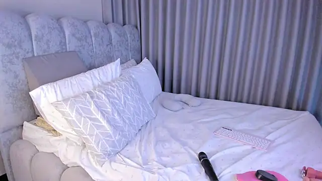 ashlyestone online show from February 2026 12:49:01 AM