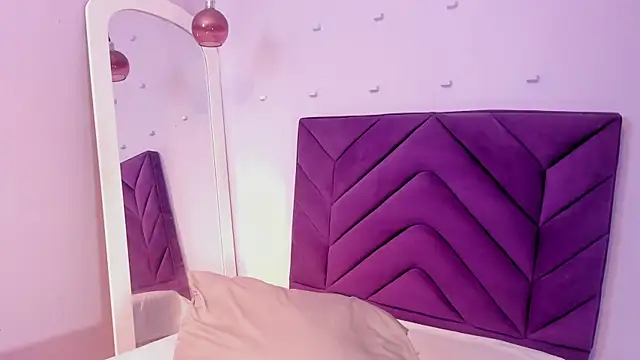 Isabellsmmith online show from September 2025 08:25:01 PM