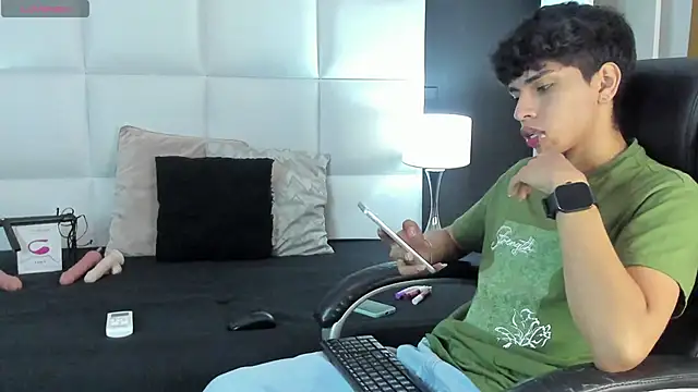 Santy carrington online show from December 2024 08:23:01 PM