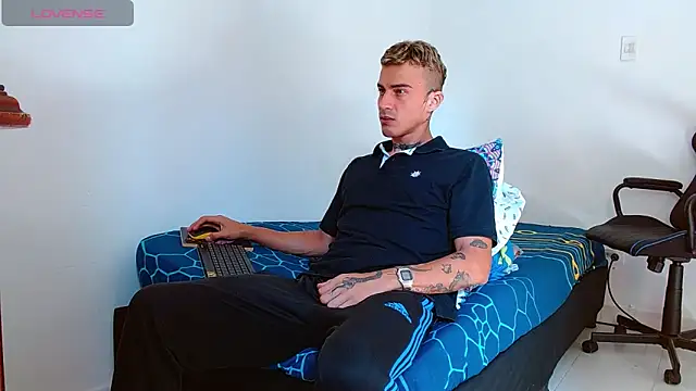 bray hotboy777 online show from October 2025 01:45:02 PM