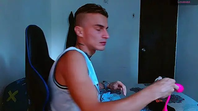 bray hotboy777 online show from January 2026 09:18:02 PM