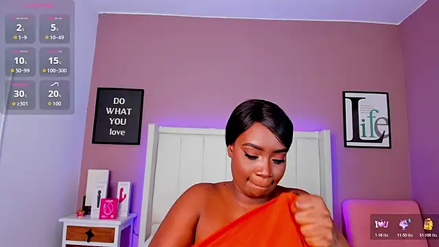 Britanymooree online show from October 2025 07:36:02 PM