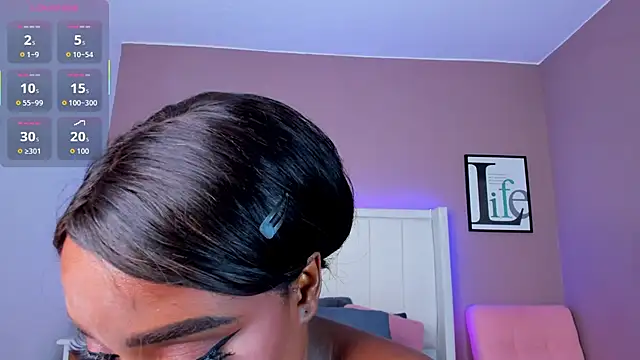 Britanymooree online show from November 2025 07:29:02 PM