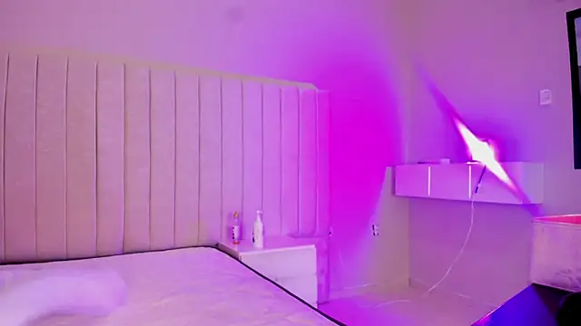 Littleolivia  online show from December 2025 12:36:02 PM