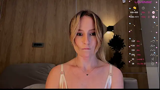 Snapshot of Peach__juice chatting on February 2025 07:30:02 PM Peach juice online show from February 2025 07:30:02 PM