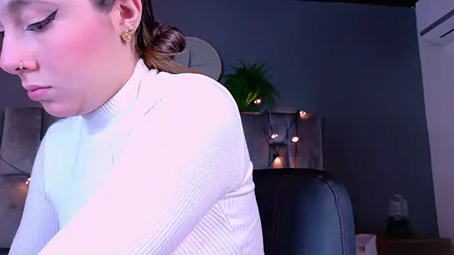 AmbarHills 1 online show from November 2025 11:32:01 AM