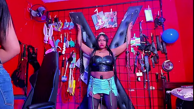 Snapshot of Madame_pain_ chatting on December 2024 01:38:02 PM Madame pain online show from December 2024 01:38:02 PM