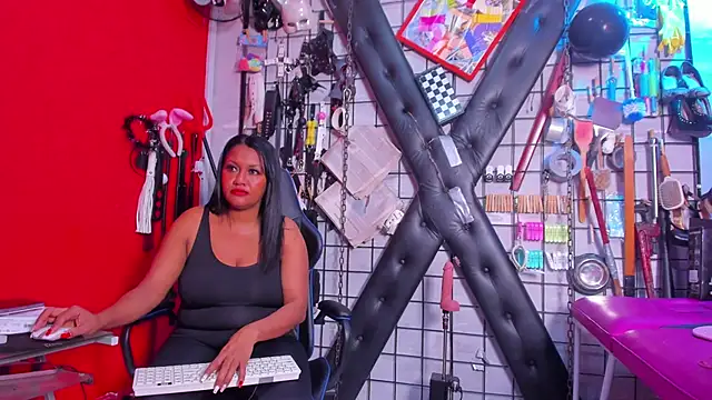 Snapshot of Madame_pain_ chatting on February 2025 01:22:01 PM Madame pain online show from February 2025 01:22:01 PM