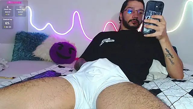 Snapshot of bobsexy08 chatting on October 2025 12:07:02 PM bobsexy08 online show from October 2025 12:07:02 PM