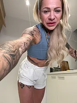 Divina X  online show from March 2026 05:08:01 PM