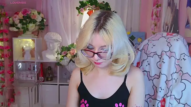 Snapshot of Coconut_Mia chatting on December 2024 09:11:01 PM Coconut Mia online show from December 2024 09:11:01 PM