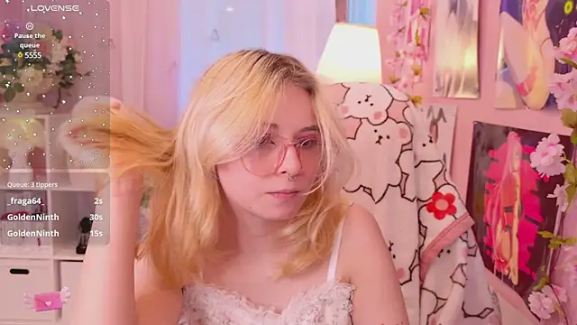 Snapshot of Coconut_Mia chatting on January 2025 03:32:02 AM Coconut Mia online show from January 2025 03:32:02 AM