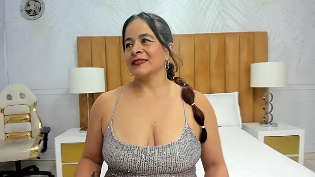 Daphne81  online show from February 2025 03:06:01 AM