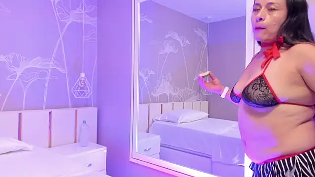 Daphne81  online show from November 2025 02:33:02 AM