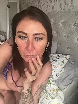 Naughtynanny75 online show from January 2025 01:43:01 PM