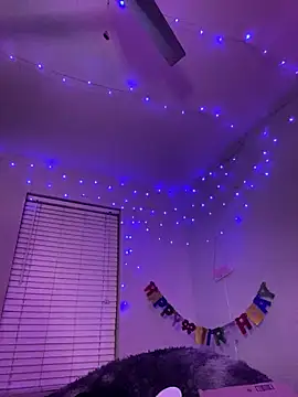 LillShayy online show from November 2025 04:45:02 AM