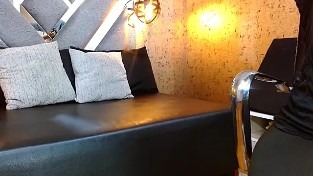 Michelle Brito1 online show from February 2025 01:21:02 PM