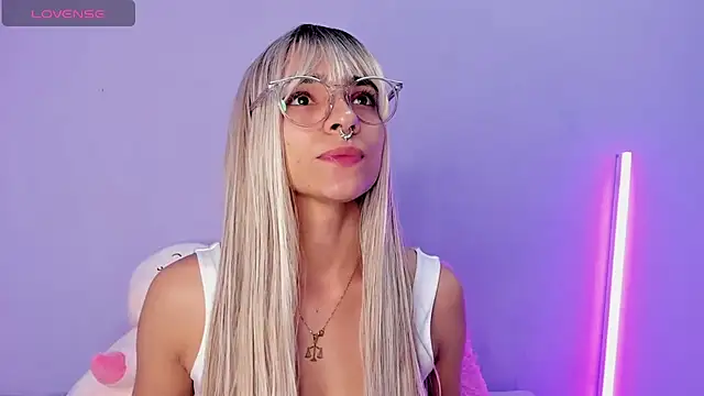 Scarlet Red  online show from February 2025 12:05:02 PM